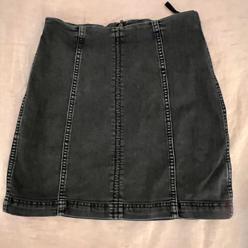 Free People Jean skirt size 2 -great condition